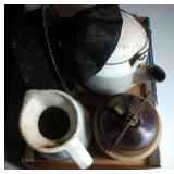 flat of stoneware and enamelware - 5 pieces flat of stoneware and enamelware - 5 pieces