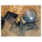 Yardworks drop spreader and shop vac - 6 gallon Yardworks drop spreader and shop vac - 6 gallon