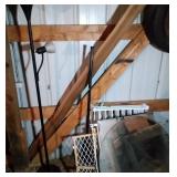 lot against wall - standing lamp, 2 mirrors and 4 lot against wall - standing lamp, 2 mirrors and 4