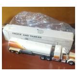 Ertl 1/25 scale Truck and Tanker "Flying J" in box