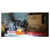 2 round Fire King casserole dishes with lids,