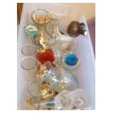 tote of glass vases, juicer, sugar and creamer,