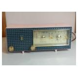 vintage Zenith AM alarm clock radio - pink