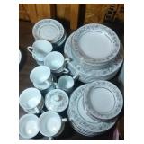 Style House Prestige dish service set  for 8