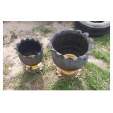 2 tire and rim flower planters