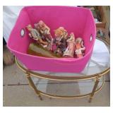 oval coffee table and medium size figures in pink