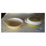 Pyrex - 2 green oval bowls and 1 lid