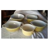 Pyrex - 5 green bowls