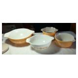 Pyrex - orange and white - 5 bowls and 2 lids