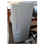 Kenmore fridge / freezer on the bottom