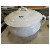 porcelain thunder mug w/lid