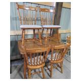 kitchen table, 4 padded chairs, extra leaf