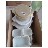 4 pyrex refrigerator dishes, 3 covered casseroles