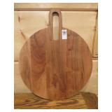 NEW HAND MADE CUTTING BOARD 16' ROUND PLUS HANDLE