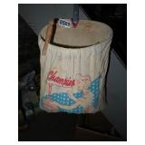 VINTAGE CLOTHES PIN BAG WITH CLOTHES PINS
