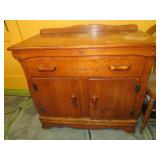 SMALL MAPLE SERVER 36' X 32' X 18' - SCRATCHED TOP