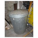 METAL TRASH CAN W/ LID
