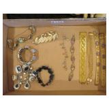 11 COSTUME JEWELRY BRACELETS