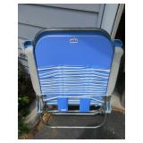 2 folding outdoor chairs