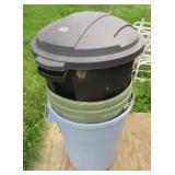 3 plastic garbage cans, 1 lid