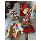 4 stocking hangers, 2 mini mailboxes