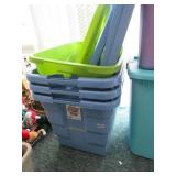 4 totes w/lids
