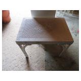 plastic table 28' x 20' x 20'