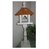 bird feeder on pedestal