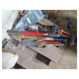 GARDENING LOT-SHOVELS,HOES,ETC