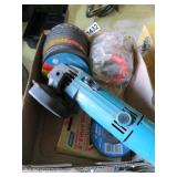 MAKITA 4' DISC GRINDER W/SANDING PADS/DISCS