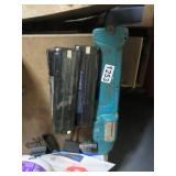 MAKITA 3/8' 9.6V RIGHT ANGLE DRILL,BATTERIES