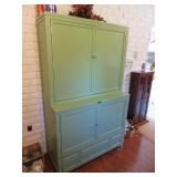 MARTHA STEWART LIVING 4DOOR 2DRAWER PANTRY CABINET