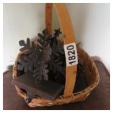 BASKET, 4 METAL STOCKING HOLDERS