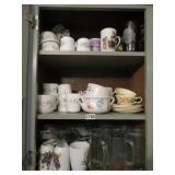 CABINET OF BEER & COFFEE MUGS, ETC
