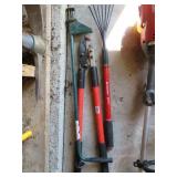 PRUNING SHEARS, SMALL RAKE, HOUND DOG