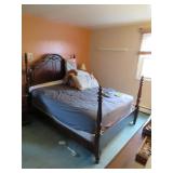 QUEEN 4 POSTER BED