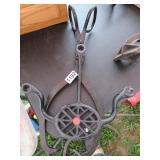 BUGGY STEP, DOUBLE JOINTED ICE TONGS