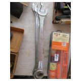 5 WRENCHES 1.5' - 2'