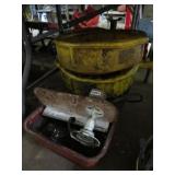 TABLE TOP PARTS WASHER AND TO CATCH PANS