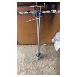 2 Pipe Clamps 32in