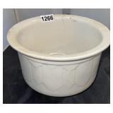 Chamberpot has hairline