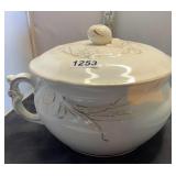chamber pot with matching lid