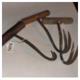 3 hay hooks