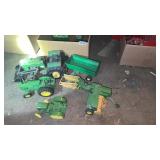 Box John Deere metal farm toys