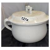 Chamber pot with lid