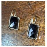 Black / gold vintage earrings