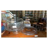Cake plate and covered cake dish