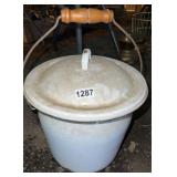 Enamelware chamber pot slop jar