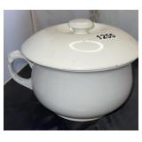 Chamber pot with lid