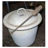 Enamel ware chamber pot slop jar